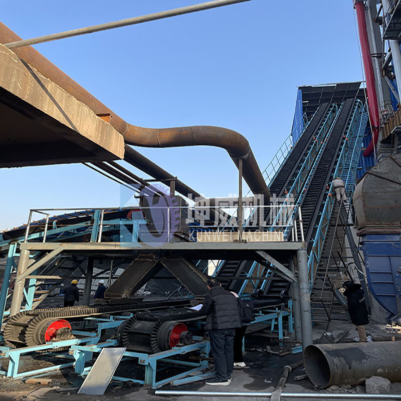 內(nèi)蒙古通遼客戶敞開式大傾角皮帶輸送機(jī)已投入使用